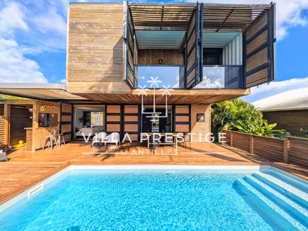 maison contemporaine avec piscine secteur très recherché d