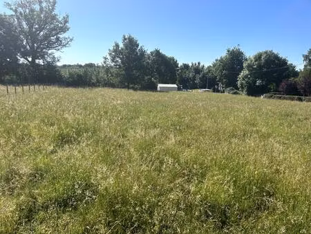 terrain à bâtir de 1636m2  alliant tranquillité dans un environnement verdoyant et à proxi