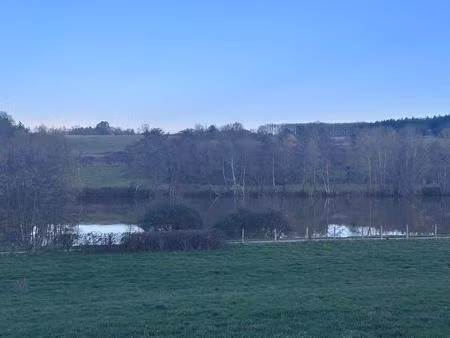 terrain de loisir le long des halages