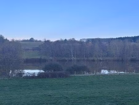 terrain de loisir le long des halages