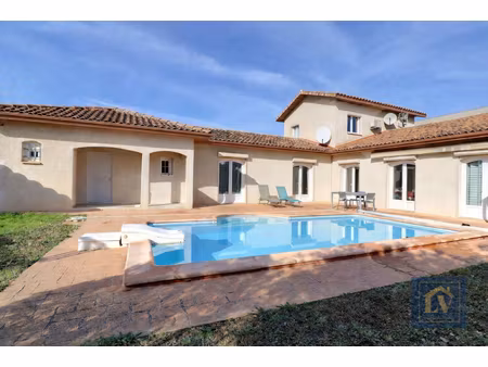 a vendre villa 4 faces au style méditerranéen de 6 pièces avec garage et piscine
