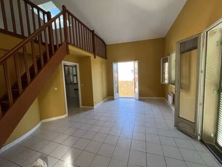 à louer charmant t2 avec mezzanine