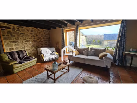 coup de coeur pour cette maison spacieuse + grange sur 1hectare 1/2 de terrain !