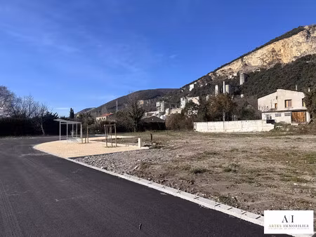 terrain a batir de 739 m²  borné et viabilisé