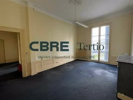 location bureau tours 129 m²
