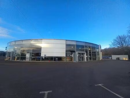 location commerce mondeville 709 m²