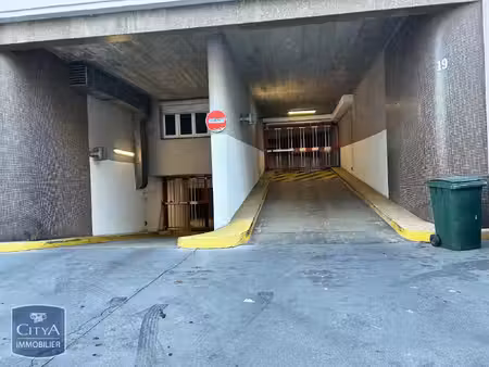 parking à louer 10 m² - saint-étienne (42) - 75€