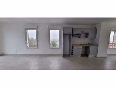 location appartement 3 pièces 78m² carignan de bordeaux 33360