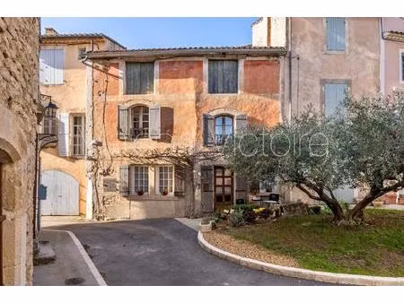 maison de village du 17e siècle au c?ur de goult.