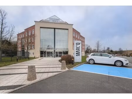 location local professionnel 2 464m²