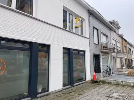 verzorgd appartement gelegen aan de markt in heist