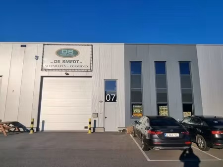 magazijn met kantoorruimte te huur