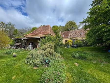 longère et grange en pierre  5 pièces  3 chambres  puits  6 5 ha jolie vue