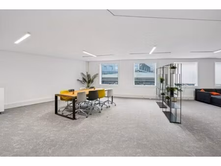 location local professionnel 1 575m²