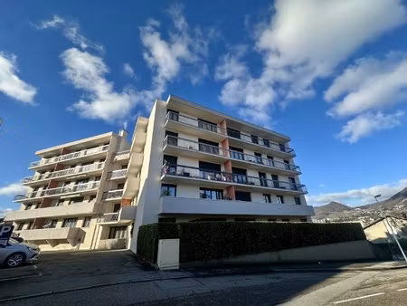 t3 lumineux avec vue dégagée – quartier résidentiel du criel à voiron