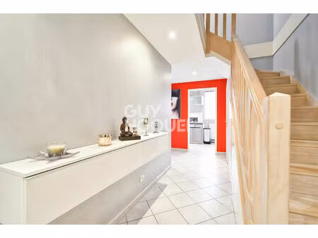 appartement en duplex avec jardin. résidence sécurisée 2010