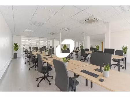 a louer  bureaux à louer proche métro 13 avec terrasses