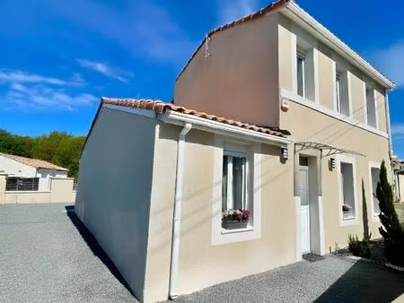 maison de 5 pièces de 165 m² à avensan