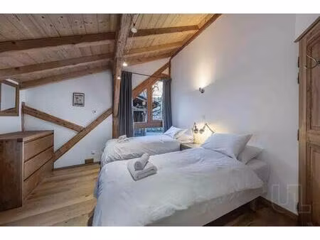 chalet rénové de 5 chambres dans un village tranquille