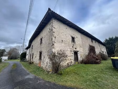ensemble immobilier a renover - proche lacs de haute-charente