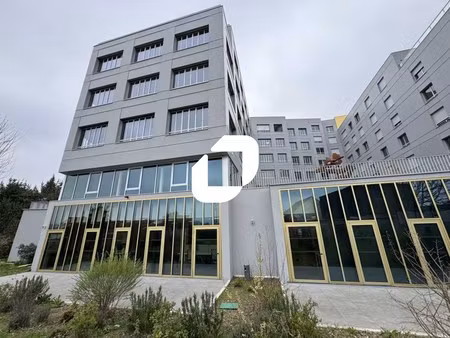 a louer  coworking en face du métro 14