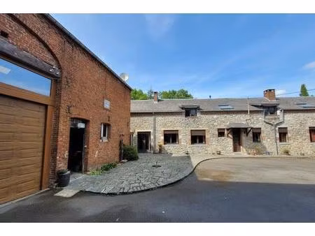 belle maison de village avec 4 chambres. bâtiment.