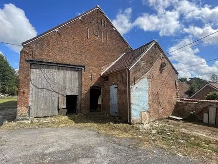 grange 140 m2 à rénover avec jardin de 1000 m2 et dépendances