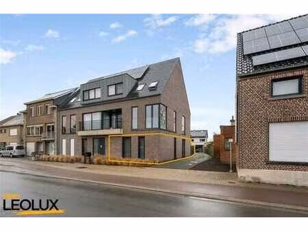 appartement de plain-pied avec un emplacement