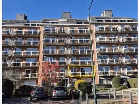 appartement à rafraichir avec cave et emplacement de parking