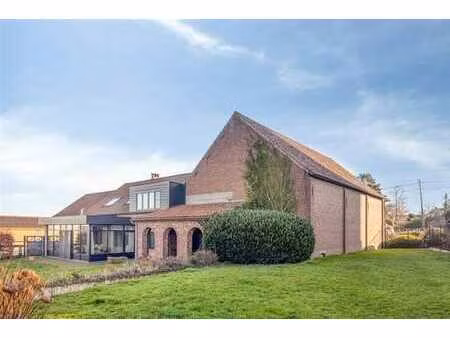 maison de campagne rénovée avec logement pour chevaux sur en