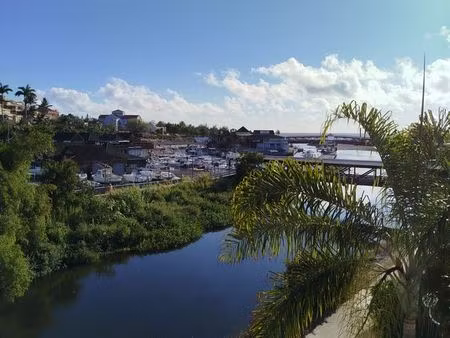 appartement t3 plein centre de saint gilles les bains