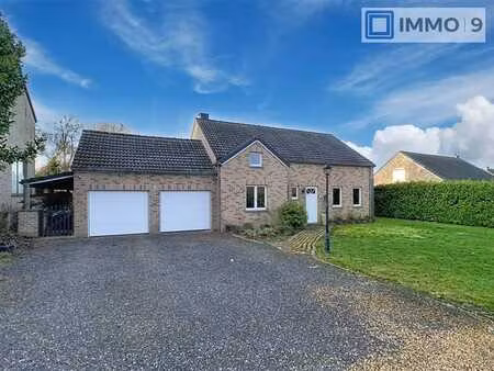 maison 4 façades avec piscine et 2 garages