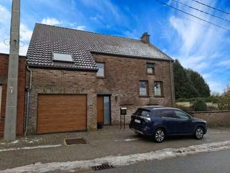 joli villa avec garage et jardin