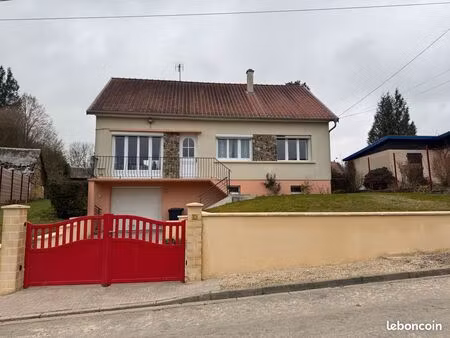 pavillon sur sous-sol complet bati sur environ 800 m2