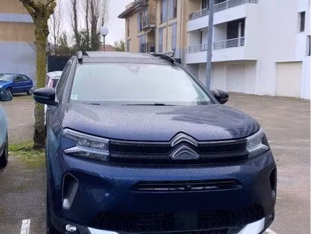 parking privé  sécurisé (résidence avec gardien)