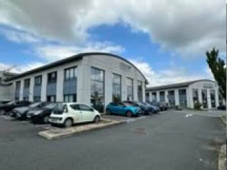 location bureau 79 m² à limas (69400)