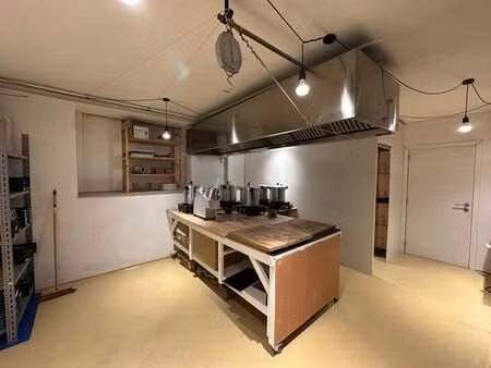 stockage / atelier / commerce à louer