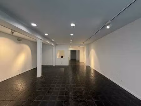 excellent emplacement  150m2 de commerce + 100m2 de stockage