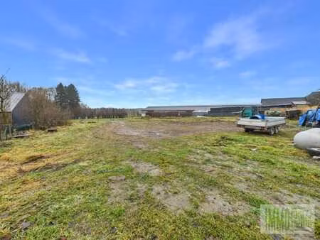 beau terrain à bâtir à bernimont !