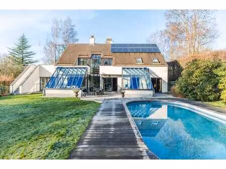 villa spacieuse avec piscine et appartement indépendant