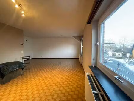 spacieux et lumineux appartement en plein centre!