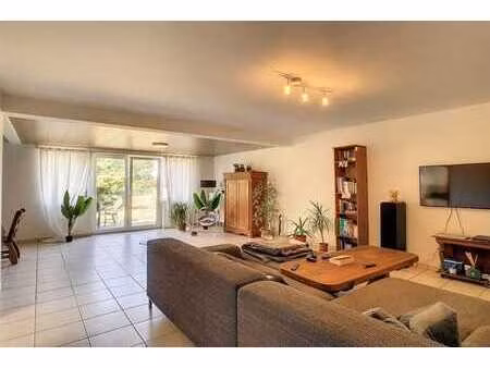 bel appartement au rez-de-chaussée