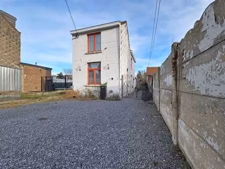 maison a renover 3 chambres jardin et parking