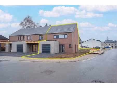 nouvelle construction 3 chambres avec garage et jardin.