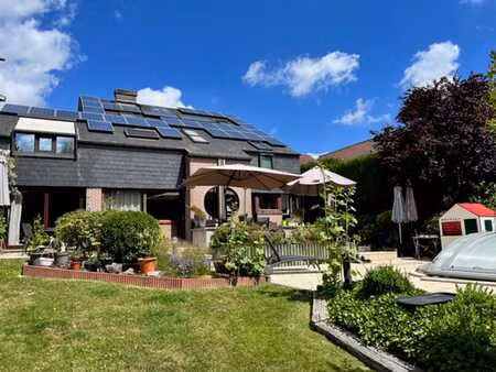 grande maison + locaux pro  piscine chauffée et jardin