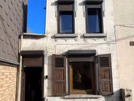 belle maison a renover  situee dans un quartier calme