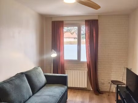 studio meublé et équipé - refait à neuf – proche métro cuire – parking