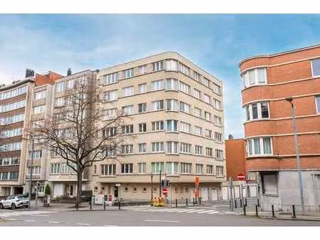 appartement 1 chambre à rénover avec terrasse et cave à gan