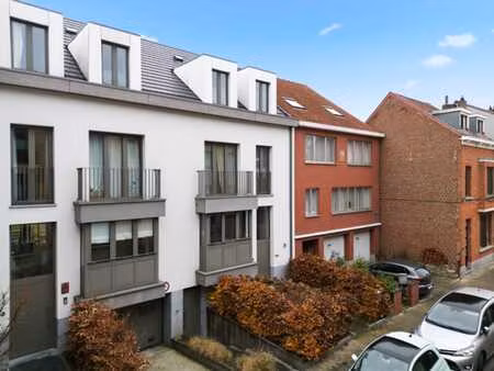 très belle maison récente avec jardin à côté du fort jaco