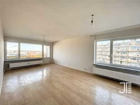 appartement rénové 2 ch. avec terrasse à evere